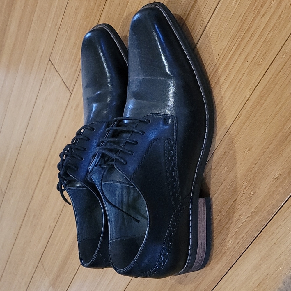 Madden Black Dress shoes